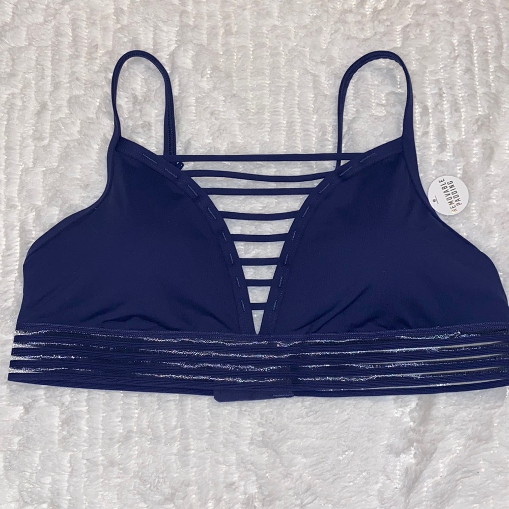 NWT Victorias secret pink ultimate strappy sports bra with removable padding